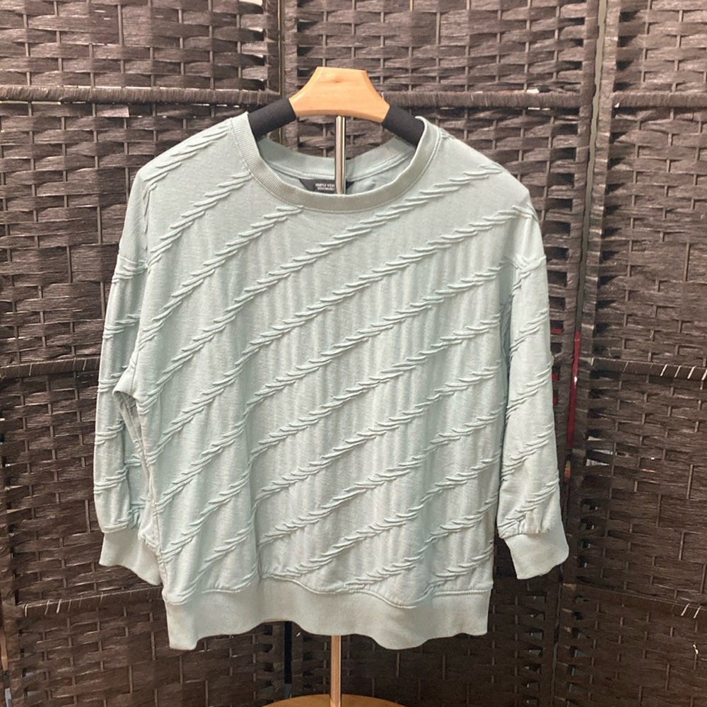 Simply Vera Wang Mint Green Top - 3/4 Sleeves -Size Medium